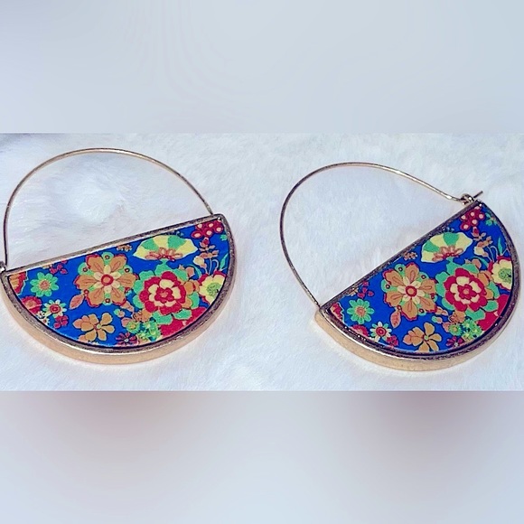 FLOWER POWER EARRINGS - Picture 3 of 9